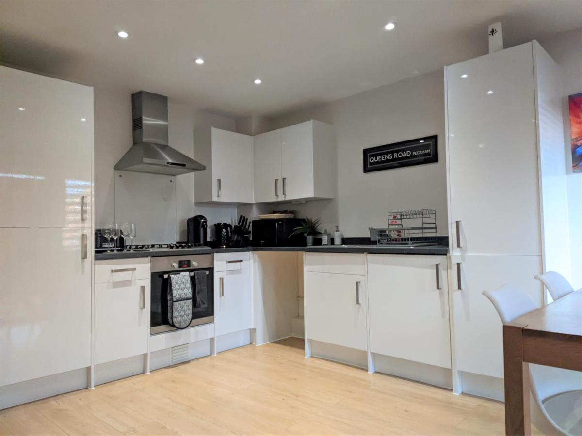 Stylish Peckham 10 Seconds From Station Apartament Londra